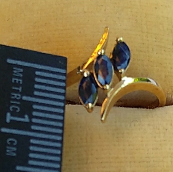 ANTIQUE UNTREATED NATURAL Sapphire 10K Gold Ring - Picture 5 of 8
